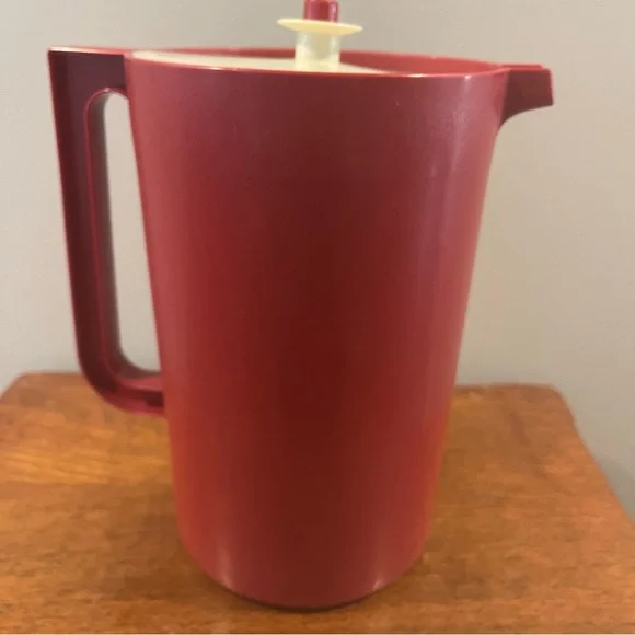 Tupperware Gallon Pitcher With Lid - Picture 4 of 10